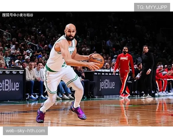 怀特突破创造后卫错位，三分命中率显著提升拉开球队进攻空间