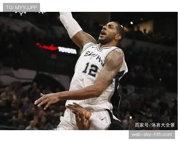 阿尔德里奇无球策应改变进攻结构,拉开空间效率提升 阿尔德里奇无球策应改变进攻结构,拉开空间效率提升